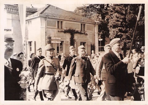 1945