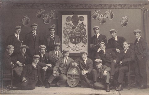 1922
