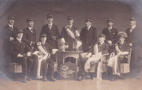 1916