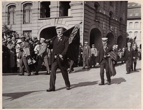 1934