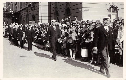 1934