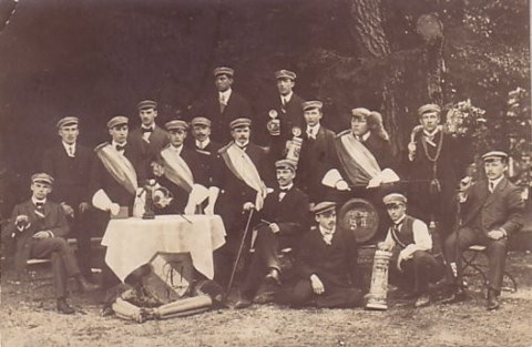 1913