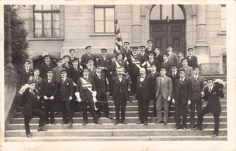 1918