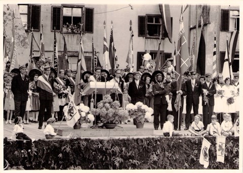1951